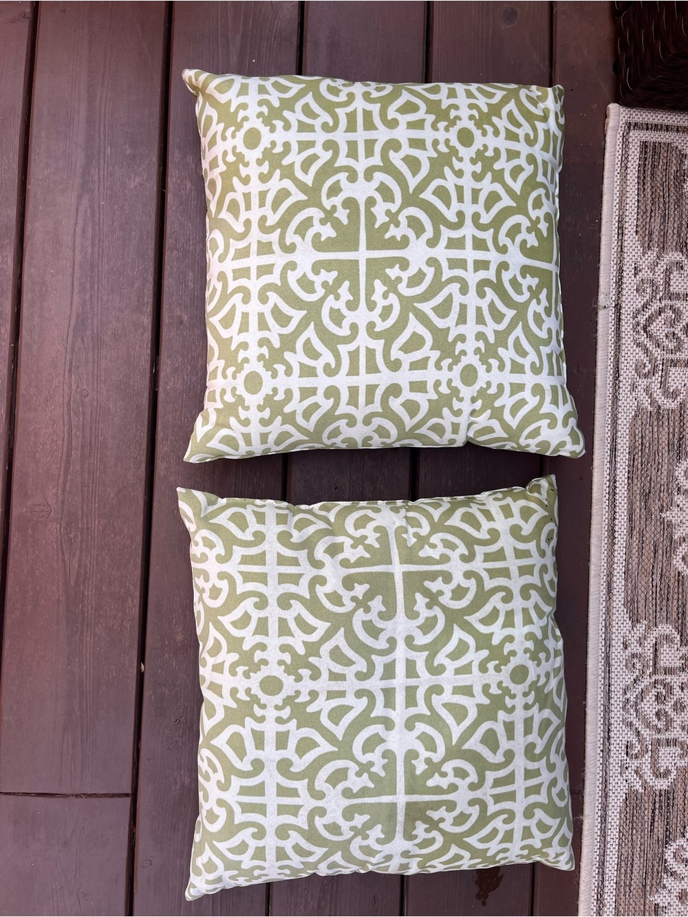 Set of 2 Green and White Decorative Throw Pillows